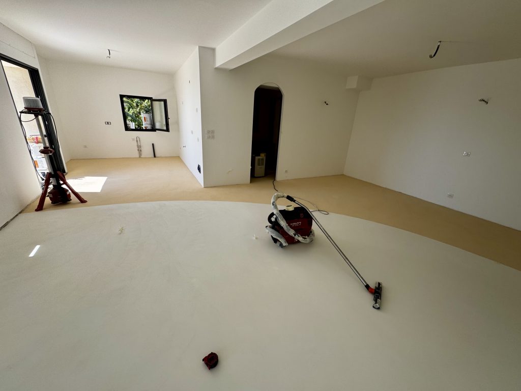 application beton cire au sol rénovation appartement Toulon Var