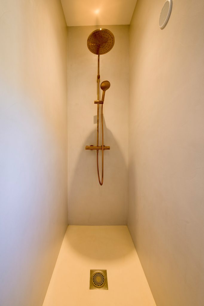 beton cire salle douche hyeres